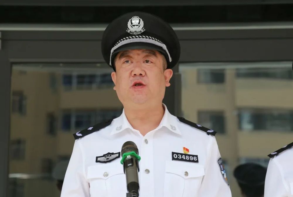 陜西省延安市公安局交警支隊(duì)向基層單位發(fā)放十四運(yùn)安保警用裝備(組圖) 陜西省延安市公安局交警支隊(duì)向基層單位發(fā)放十四運(yùn)安保警用裝備(組圖)