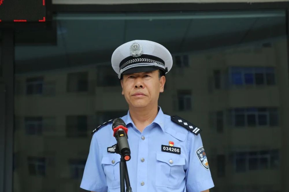 陜西省延安市公安局交警支隊(duì)向基層單位發(fā)放十四運(yùn)安保警用裝備(組圖)